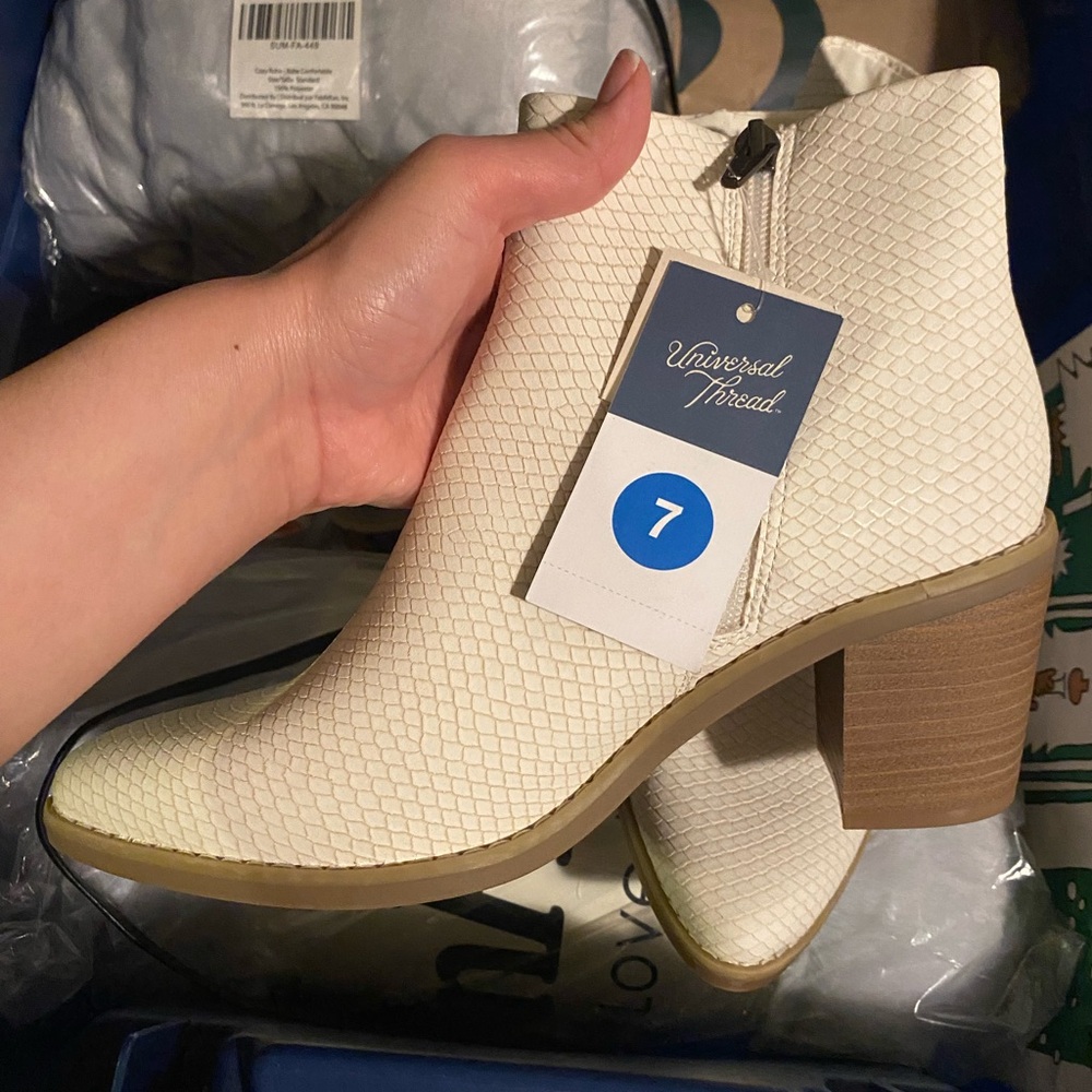 Universal Thread Cream Textured Block Heel Ankle Boots
